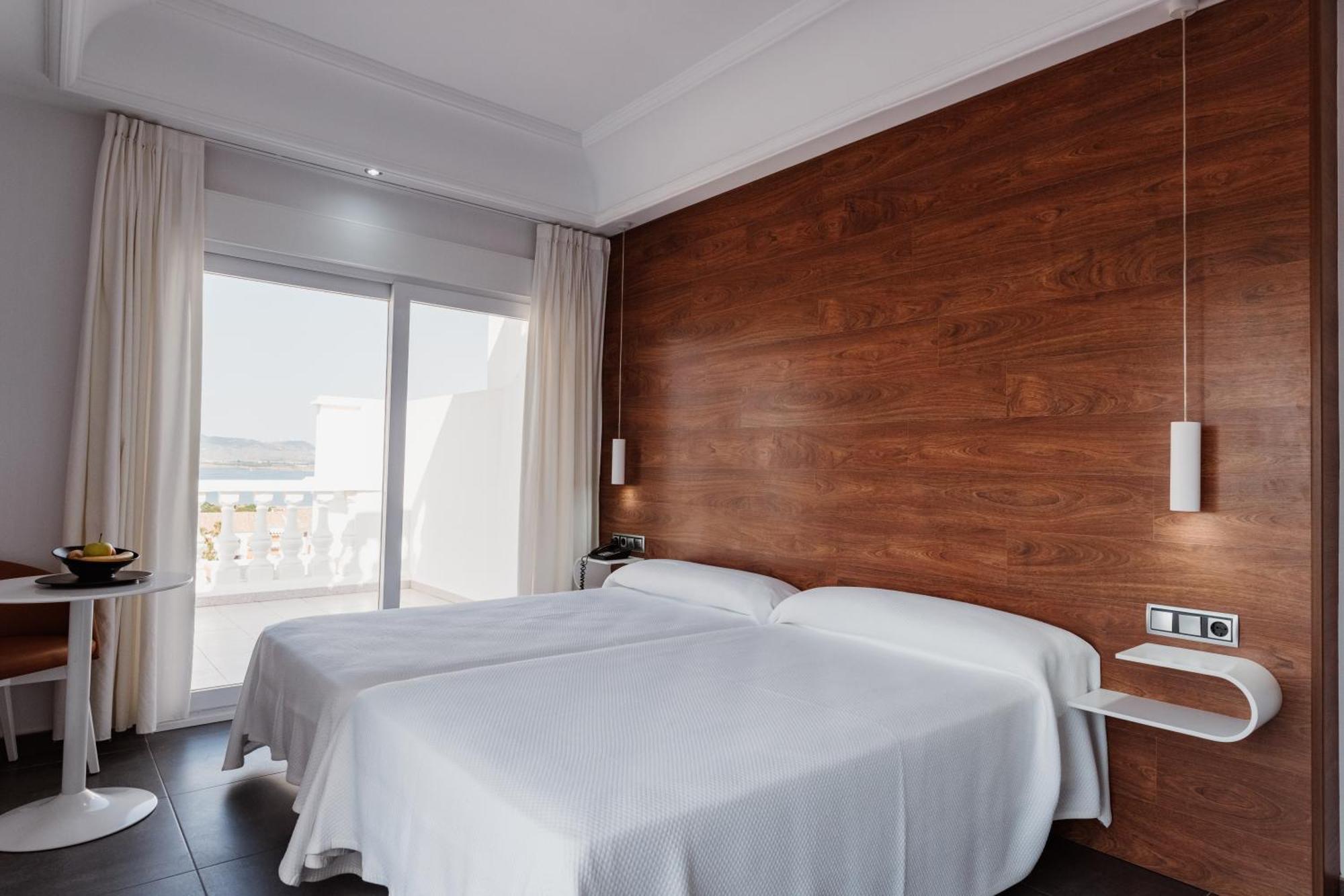 Hotel Los Delfines Ла Манга Дел Мар Менор Екстериор снимка